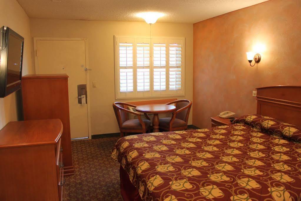 Orange Tustin Inn In Ориндж Екстериор снимка
