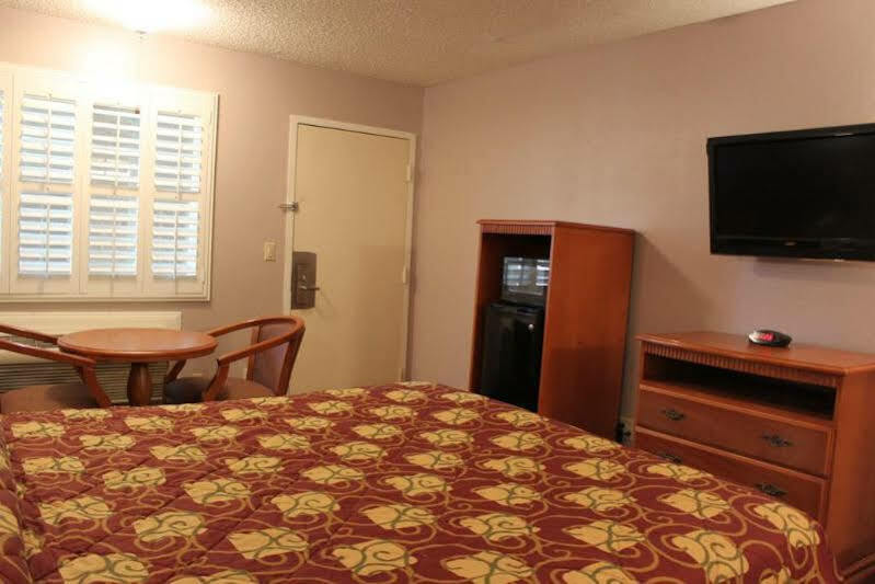Orange Tustin Inn In Ориндж Екстериор снимка