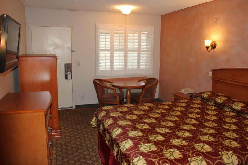 Orange Tustin Inn In Ориндж Екстериор снимка